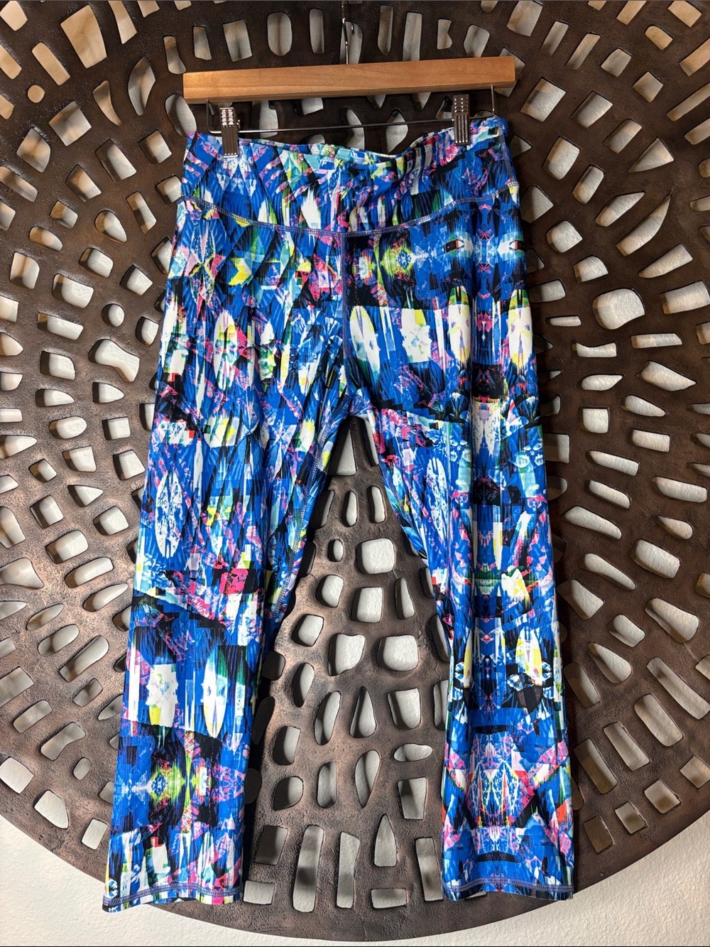 💙 Fabletics Blue Abstract Print Cropped Leggings Large Stretch Athletic Workout